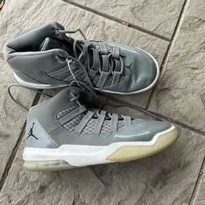 Mens Air Jordan max aura cool grey size 9 mens